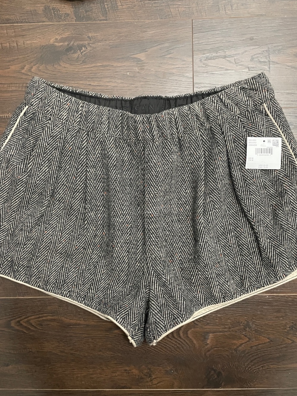American Eagle wool shorts women’s size medium NWT